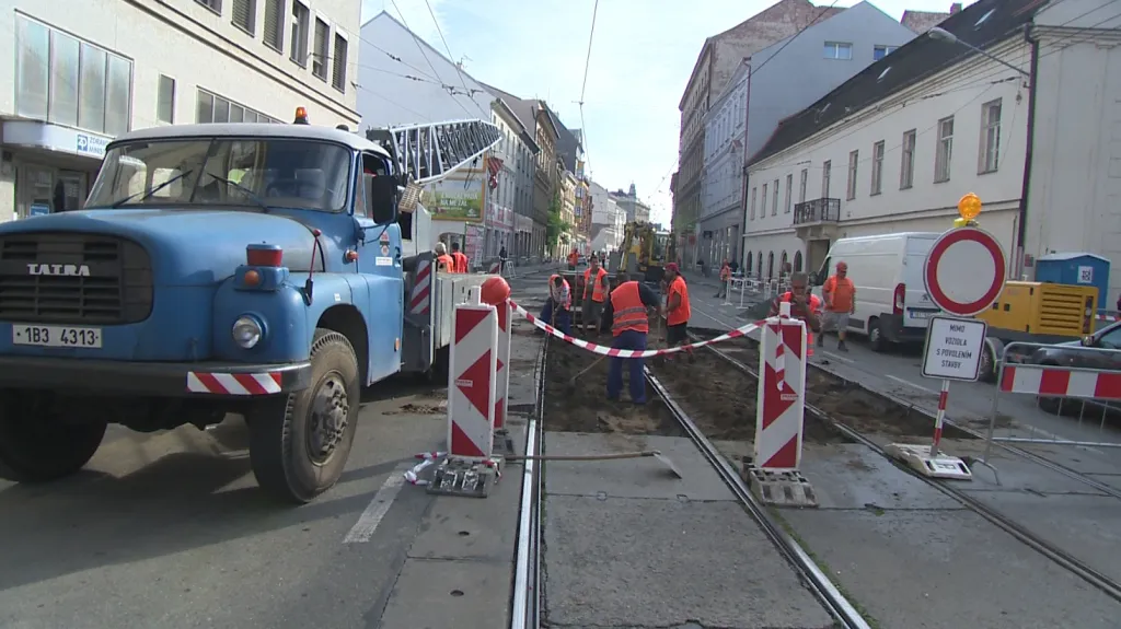 Oprava kolejového pásu v ulici Cejl v Brně
