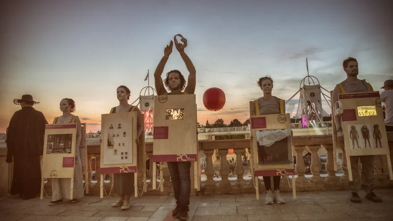 Reportáž z Pražského Quadriennale: Jak vypadá tábor pro mimozemšťany?