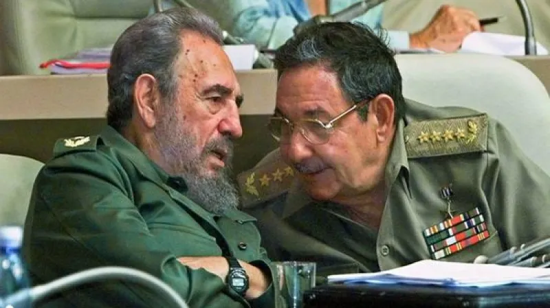 Fidel a Raúl Castro