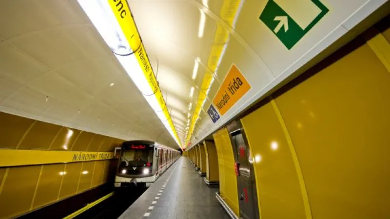 Metro na Národní třídě opět staví