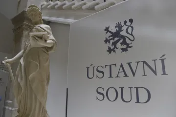 Ústavní soud se nezastal právníka, který dostal podmínku za podvod. Stěžoval si na odposlechy