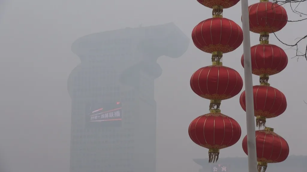 Peking zahalený do smogu