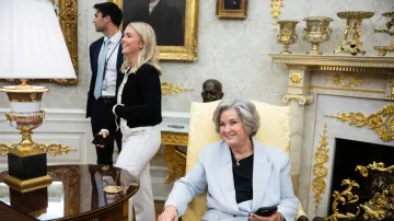 Susie Wilesová v Oválné pracovně