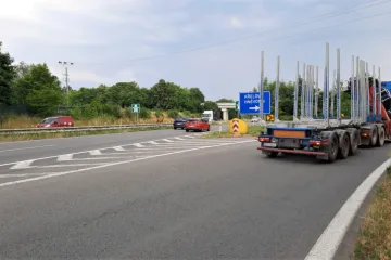 Silničáři začali opravovat sjezdy a nájezdy na D35 mezi Olomoucí a Mohelnicí. Řidiče čekají omezení