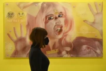 Nové výstavy Národní galerie ukazují, bez čeho se lidé neobejdou: displej a empatii