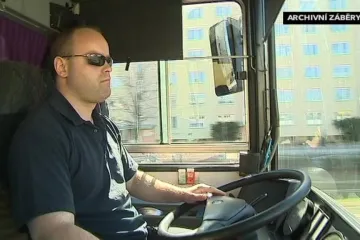 Syn zabírá místo někomu, kdo si opravdu zaslouží být ve vězení, myslí si otec Romana Smetany