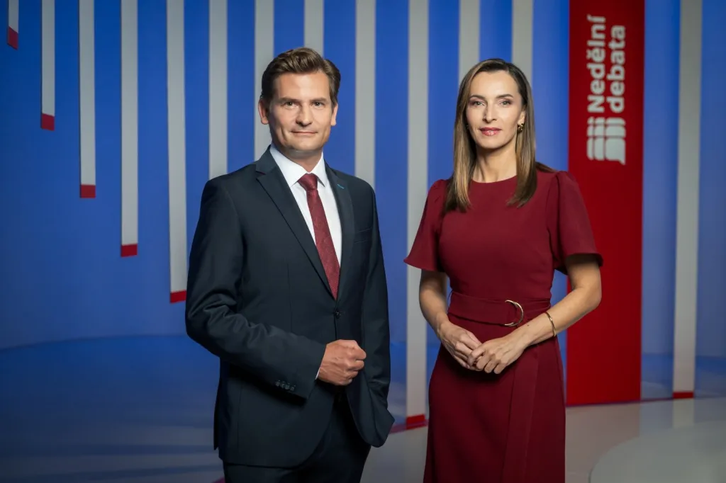 Klíčovou změnou podzimu je proměna hlavního diskusního pořadu Nedělní debata, který od 30. srpna propojí přímý politický souboj na ČT1 s odbornou analytickou částí na ČT24. Moderování se ujmou Jana Peroutková, Lukáš Dolanský, Jiří Václavek a Daniel Takáč 