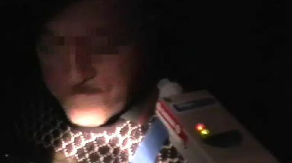 Opilý muž jen stěží dokázal policistům odpovídat