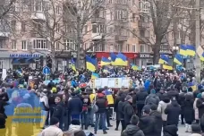 Ukrajinské jednotky vstoupily do Chersonu. Lidé je vítají v ulicích