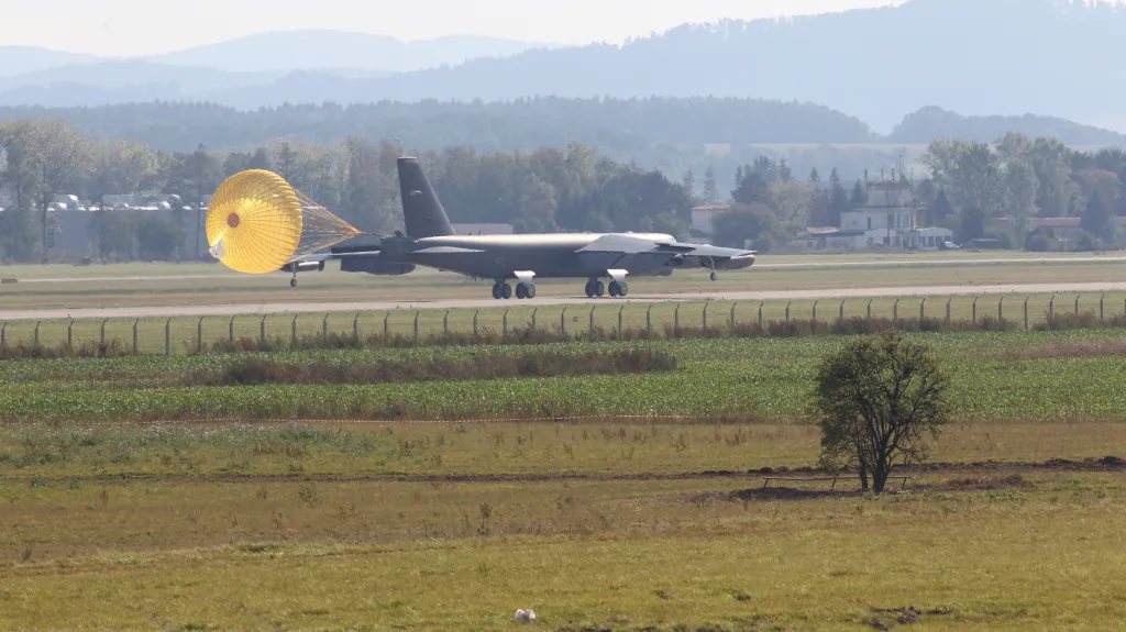 Bombardér B-52 na letišti v Mošnově