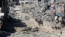 Zničené budovy v Chán Júnisu na jihu Pásma Gazy