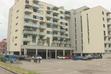 Nepříznivá situace na trhu s bydlením trvá. Nájemné zdražuje a bytů je málo