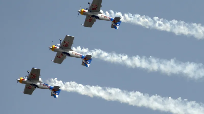 Představení českých akrobatů na Aero India
