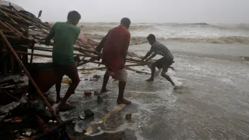 Cyklon Yaas zasáhl Indii. Poškodil desítky domů na východním pobřeží a vyžádal si dva životy