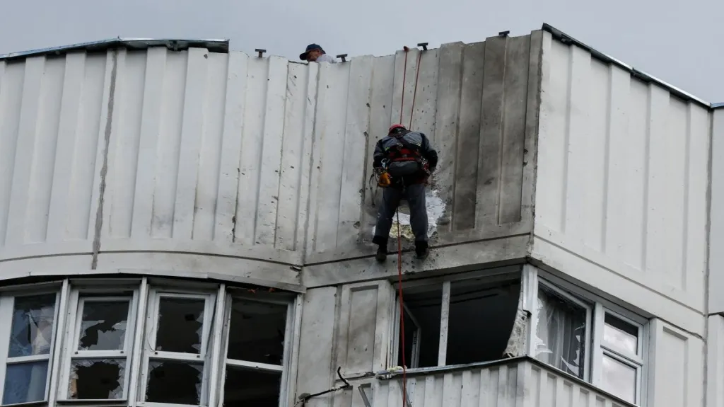 Dům v Moskvě údajně zasažený dronem