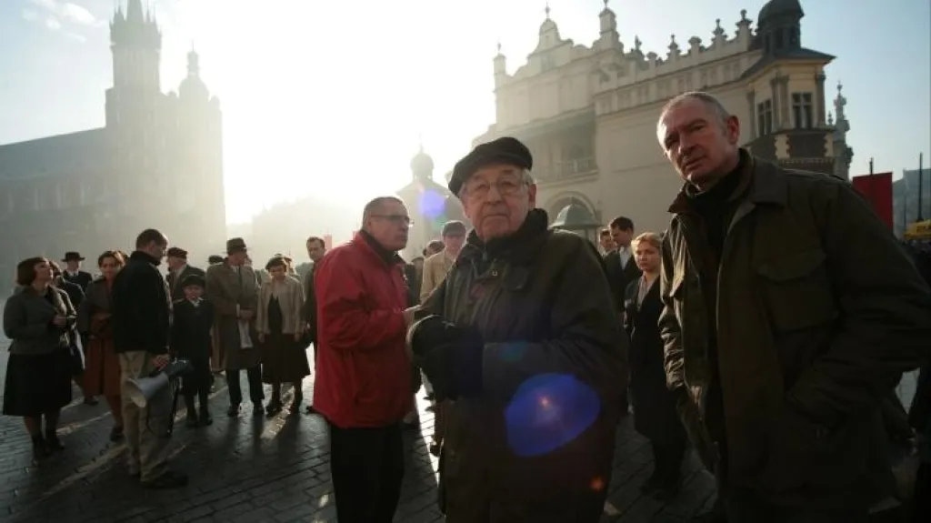 Andrzej Wajda při natáčení filmu Katyň