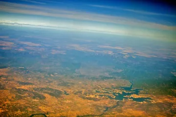 Zemská stratosféra se smršťuje. Může za to změna klimatu, ukázal výzkum vedený českými vědci