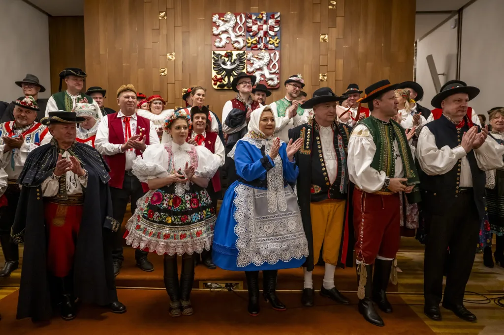 V kroji přišel také původce tohoto nápadu a bývalý předseda sněmovny Radek Vondráček (ANO)