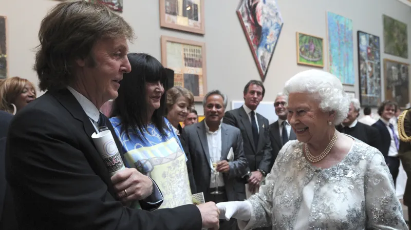 Paul McCartney a Alžběta II.