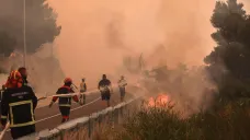 Lesní požár ve vesnici Pisak v blízkosti chorvatského Splitu
