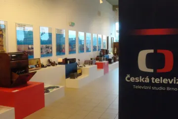 Něco málo k historii rozhlasu a televize