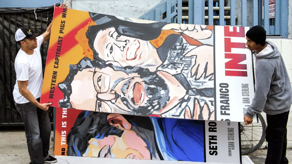 Američané stahují plakát s filmem o Kimovi