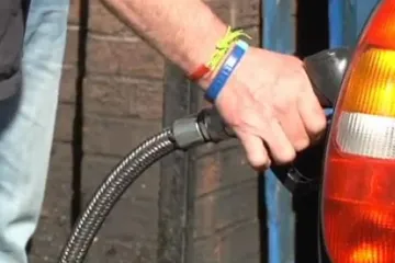 Jízda s vůní řízků. Tisíce řidičů jezdí místo na naftu na rostlinný olej