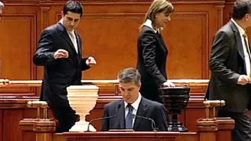 Rumunský parlament hlasuje o důvěře vládě
