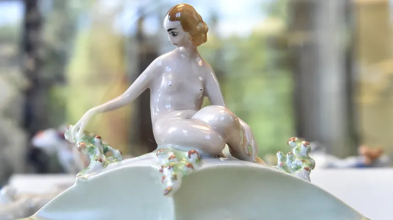 Výstava porcelánu z polské továrny ve Ćmielówě na zámku Kunín