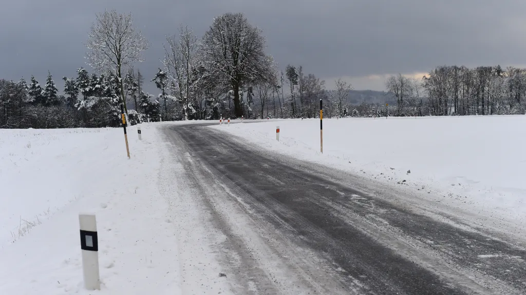 Sjízdná silnice u Domašova nad Bystřicí