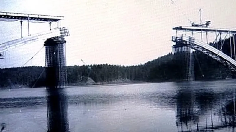 Stavba Žďákovského mostu