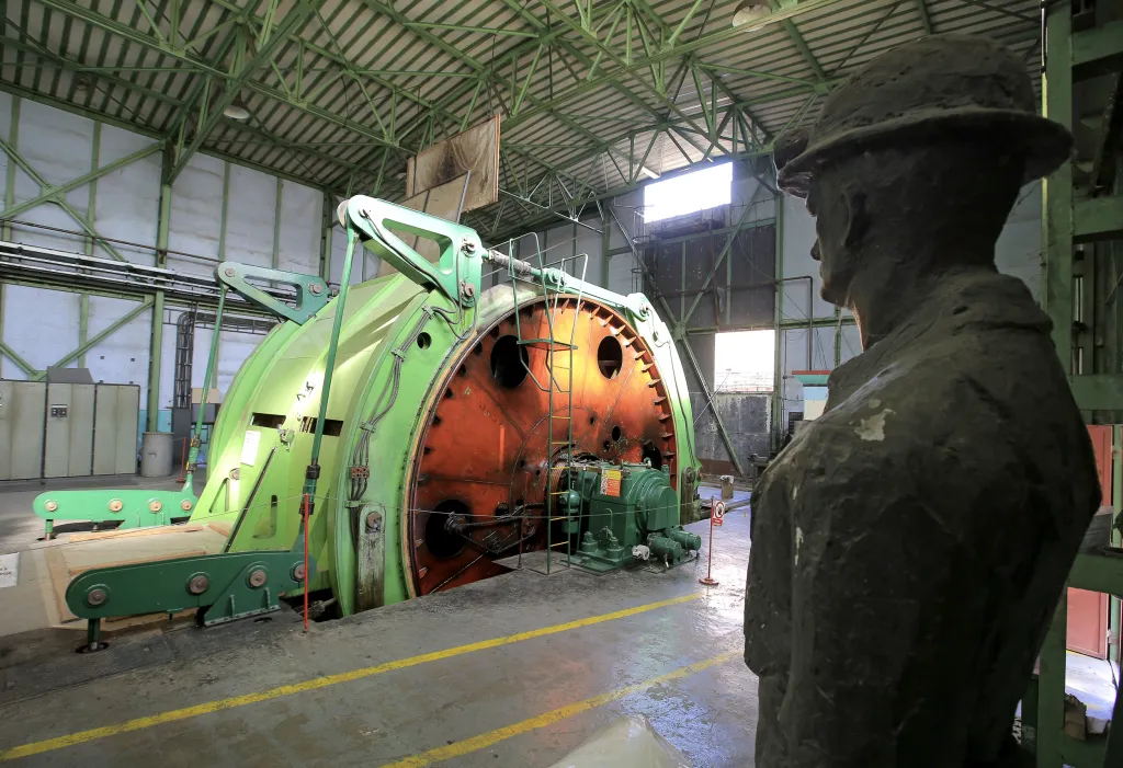 Důlní práce v Rožné začaly v roce 1957, krátce po objevení rudného pole v roce 1954. Kdysi se to tu nazývalo Důl Karel Havlíček Borovský