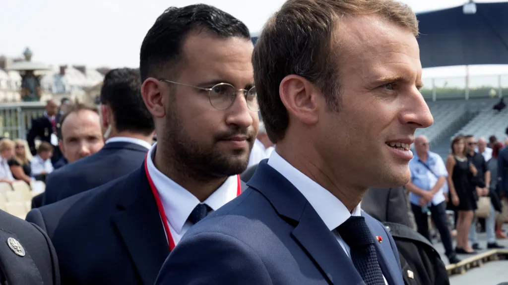 Emmanuel Macron se svým bezpečnostním poradcem