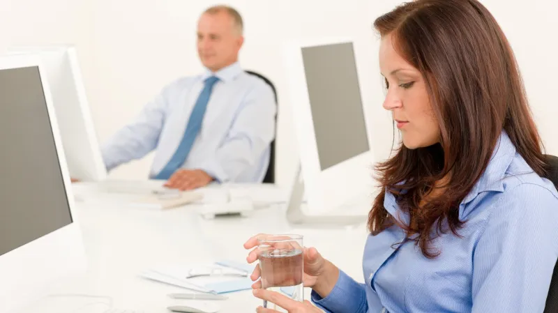 I v kanceláři je třeba dodržovat pitný režim