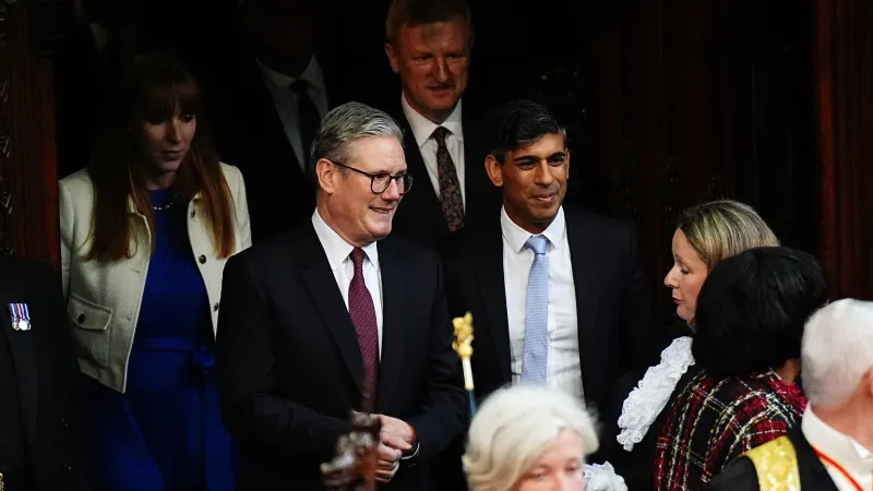 Premiér sir Keir Starmer a bývalý premiér Rishi Sunak