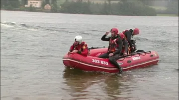 Vodní záchranáři při cvičení
