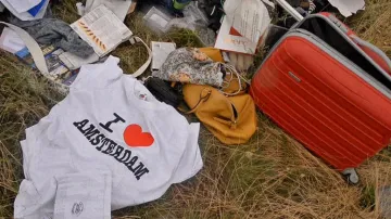 Osobní věci pasažérů zříceného malajsijského letadla