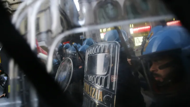 Demonstrace před La Scalou