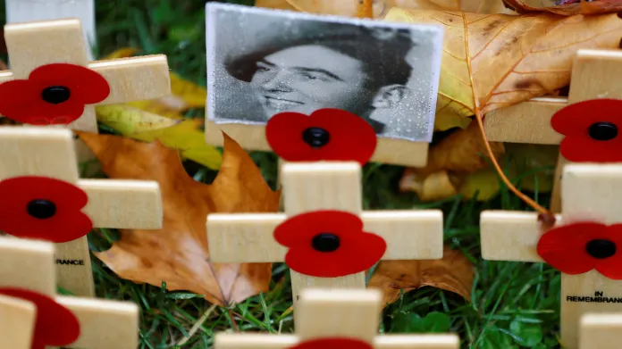 V Londýně si na tzv. Poli vzpomínek připomněli veterány
