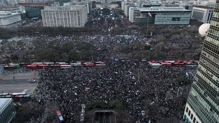 Demonstrace za odvolání prezidenta Jun Sok-jola v Soulu