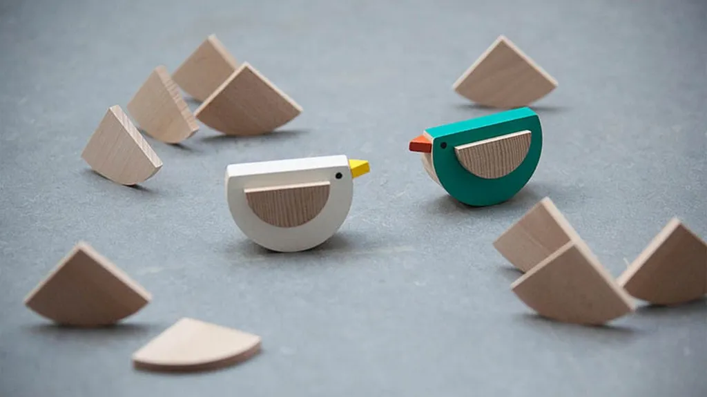 Nová značka mladé designérky Pavly Boháčové, která navazuje na tradici české dřevěné hračky výtvarné a řemeslné kvality.