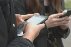 V irském městě zakázali školákům mobily. Nejen při vyučování, ale i ve volném čase
