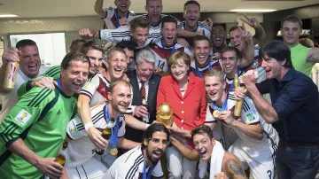 Angela Merkelová a Joachim Gauck s fotbalovými mistry světa