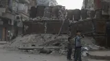 Zabarikádované ulice v povstalci držené části Aleppa
