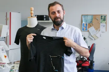 Tričko, které upozorní řidiče na mikrospánek, vyvíjejí na univerzitě v Liberci