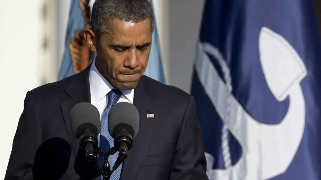 Barack Obama během pietního shromáždění