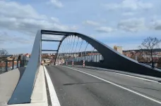 Nový most v Blansku začal plně sloužit autům i pěším