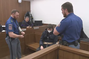 Pro mladíka, který zabil učitele mačetou, doporučili znalci ambulantní léčbu