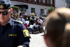 Švédsko vyšetřuje vraždu ženy na politickém festivalu jako terorismus