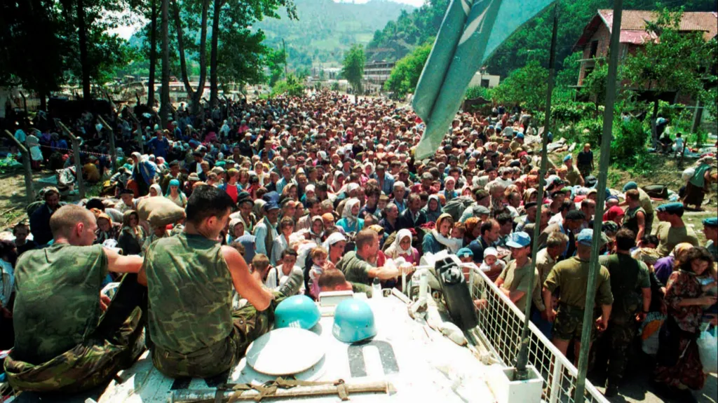 1995 - nizozemské "modré barety" v Srebrenici